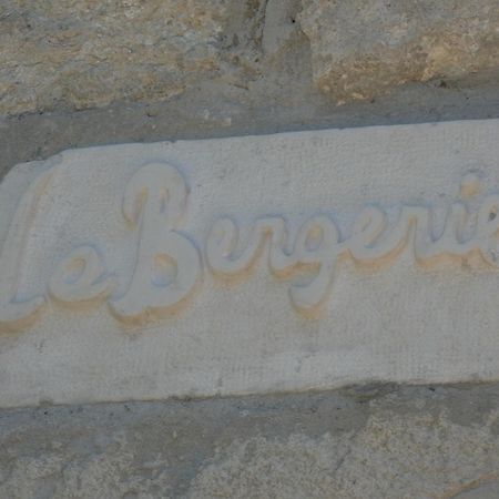 Chambre D'Hotes Dans Une Ancienne Bergerie - La Bergerie Du Monde Les Angles  Esterno foto